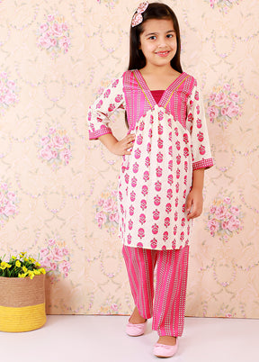 2 Pc White Half Sleeved Cotton Suit Set - Indian Silk House Agencies