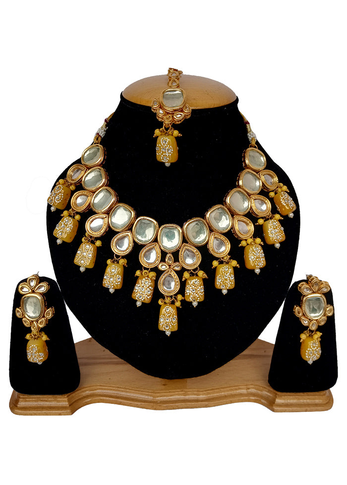Yellow Kundan Jewellery Set With Mangtika - Main Image