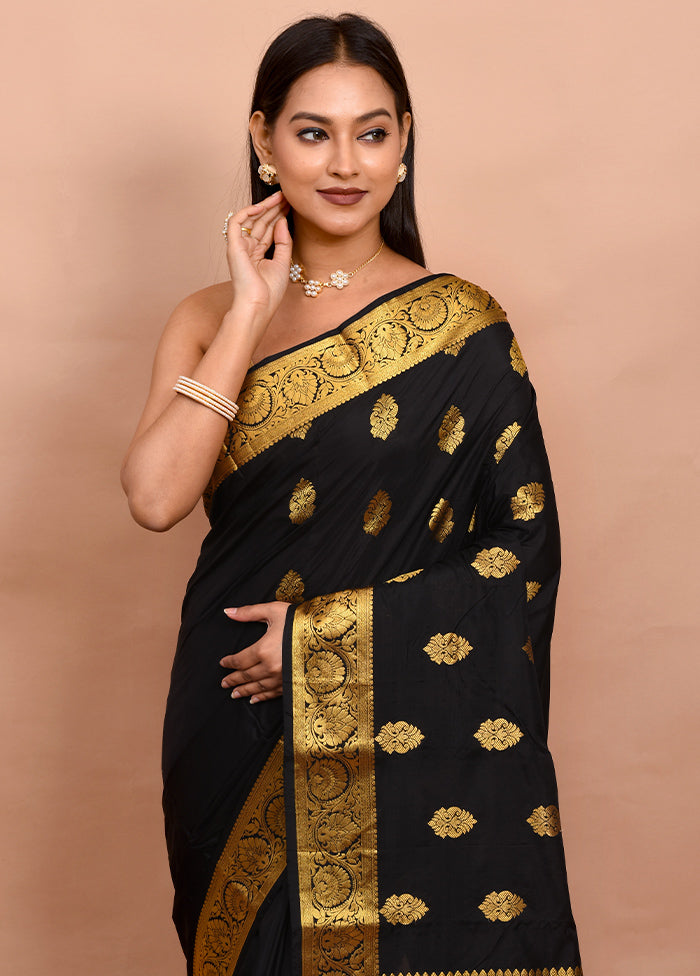 White Kanjivaram Silk Saree With Blouse Piece - Indian Silk House Agencies