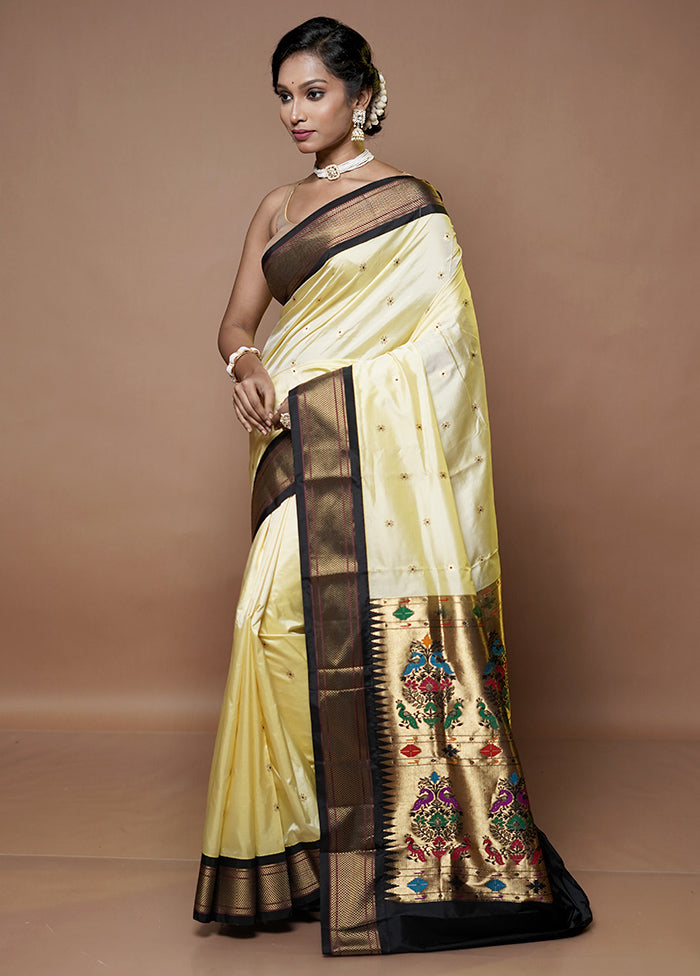 Cream Handloom Kanjivaram Pure Silk Saree With Blouse Piece