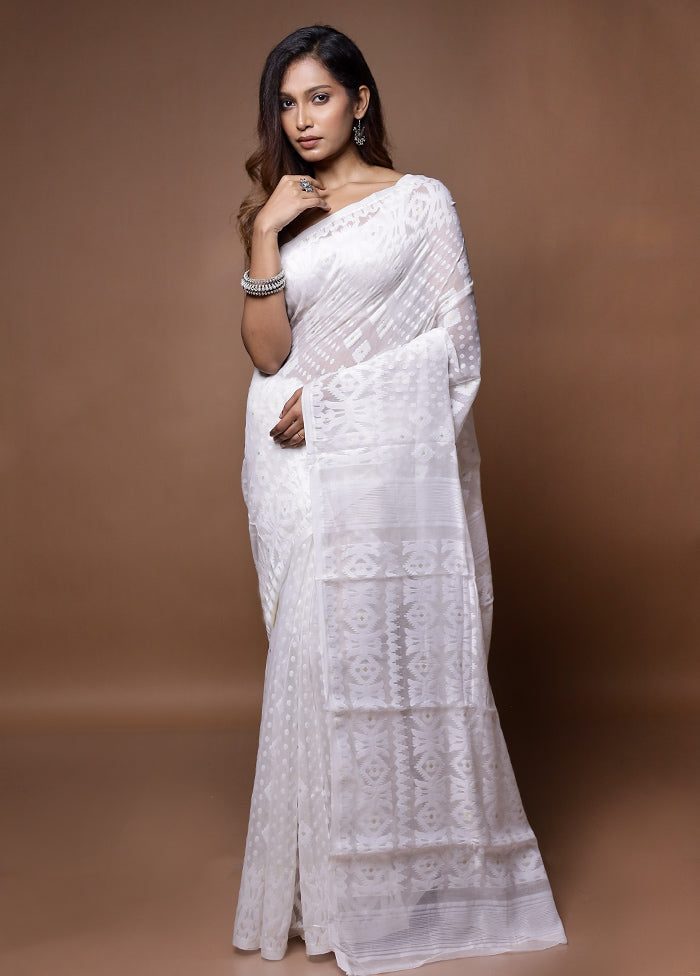 White Tant Jamdani Saree Without Blouse Piece