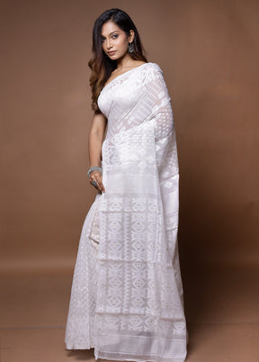 White Tant Jamdani Saree Without Blouse Piece