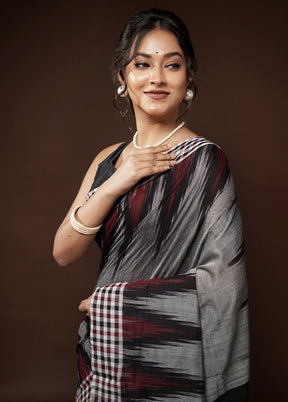 Grey Cotton Saree With Blouse Piece