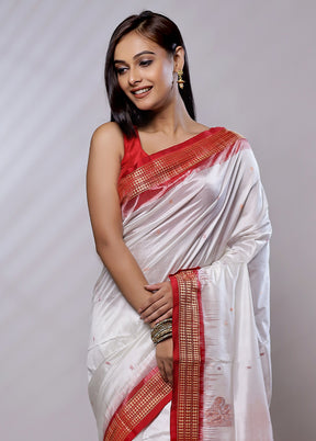 White Handloom Bomkai Pure Silk Saree With Blouse Piece