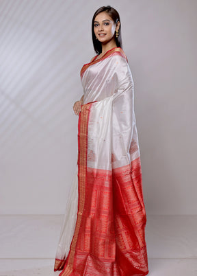 White Handloom Bomkai Pure Silk Saree With Blouse Piece