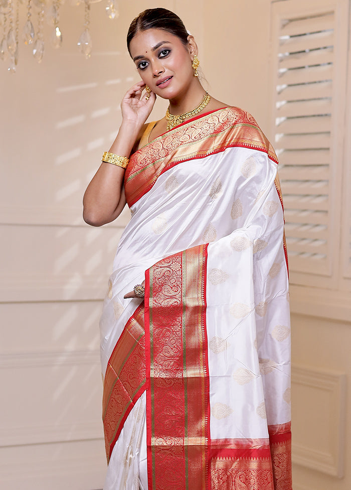 White Handloom Kanchipuram Pure Silk Saree With Blouse Piece