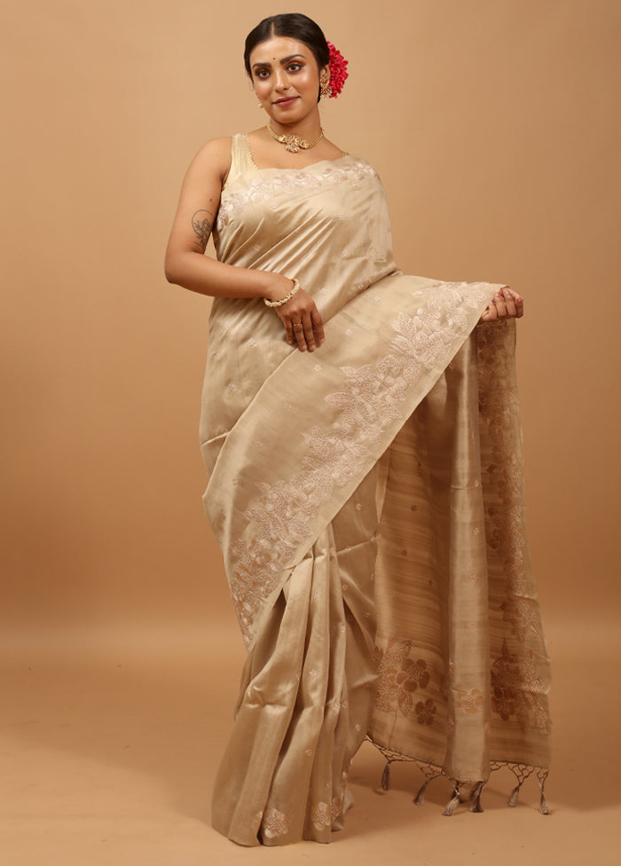 Cream Tussar Silk Saree With Blouse Piece