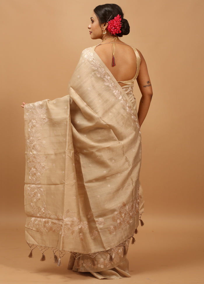 Cream Tussar Silk Saree With Blouse Piece