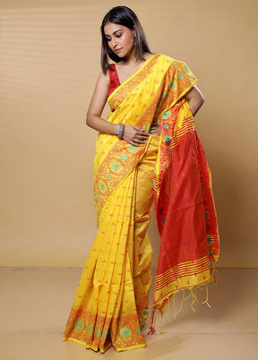 Yellow Khadi Cotton Saree With Blouse Piece