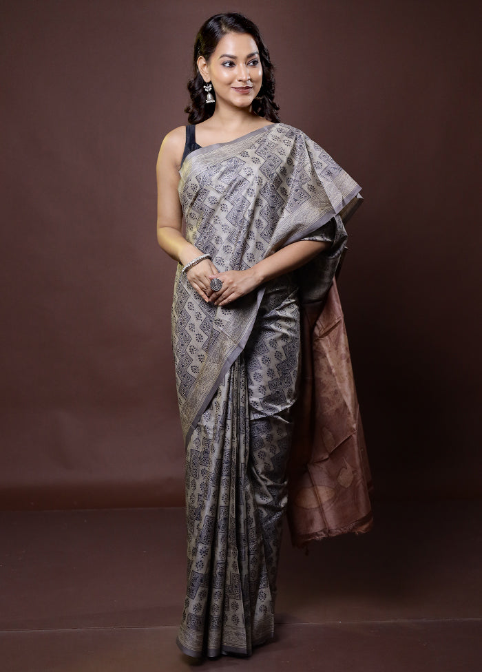 Cream Handloom Tussar Pure Silk Saree With Blouse Piece