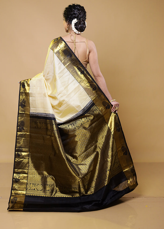 Cream Handloom Kanchipuram Pure Silk Saree With Blouse Piece