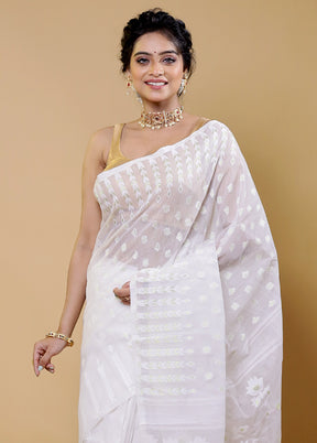 White Tant Jamdani Saree Without Blouse Piece