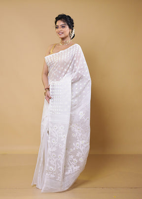 White Tant Jamdani Saree Without Blouse Piece