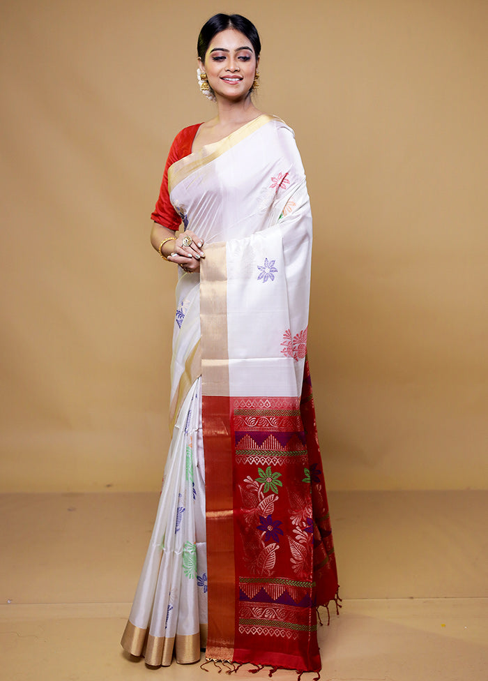 White Handloom Kanjivaram Pure Silk Saree With Blouse Piece