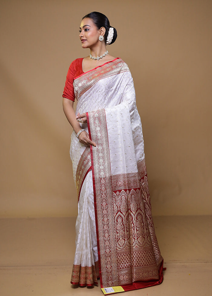 White Handloom Tanchoi Pure Silk Saree With Blouse Piece