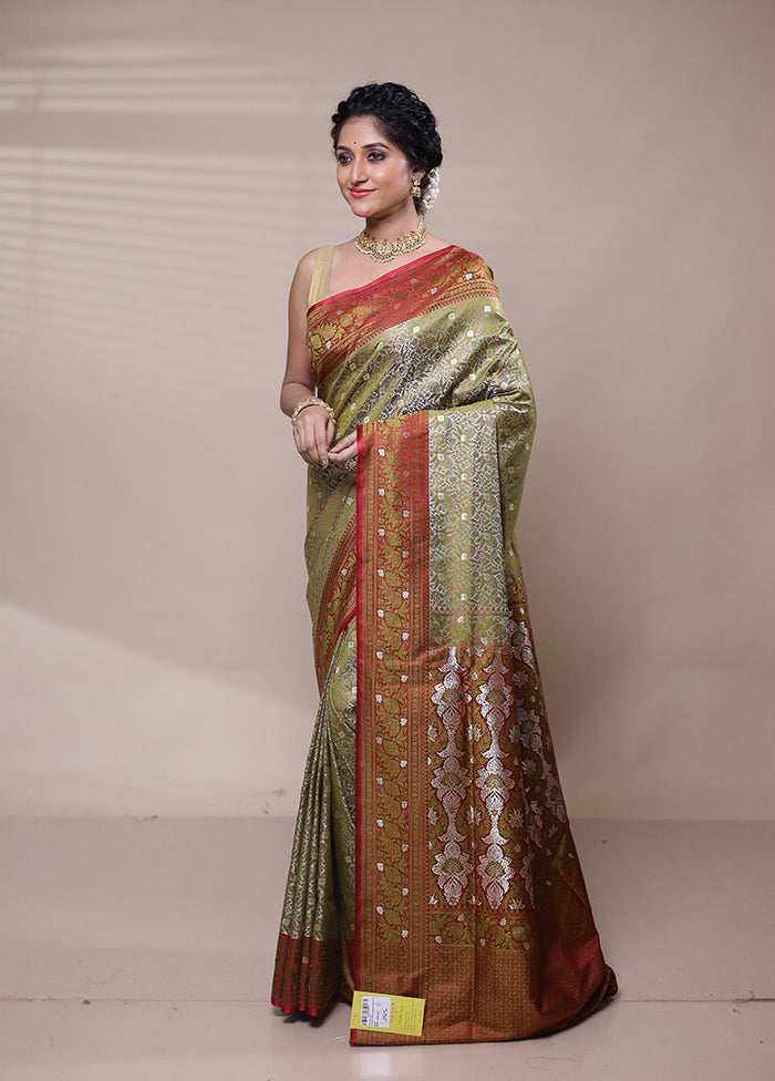 Green Tanchoi Silk Saree With Blouse Piece