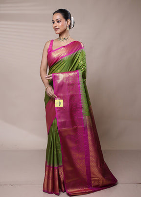 Green Gadwal Silk Saree Without Blouse Piece