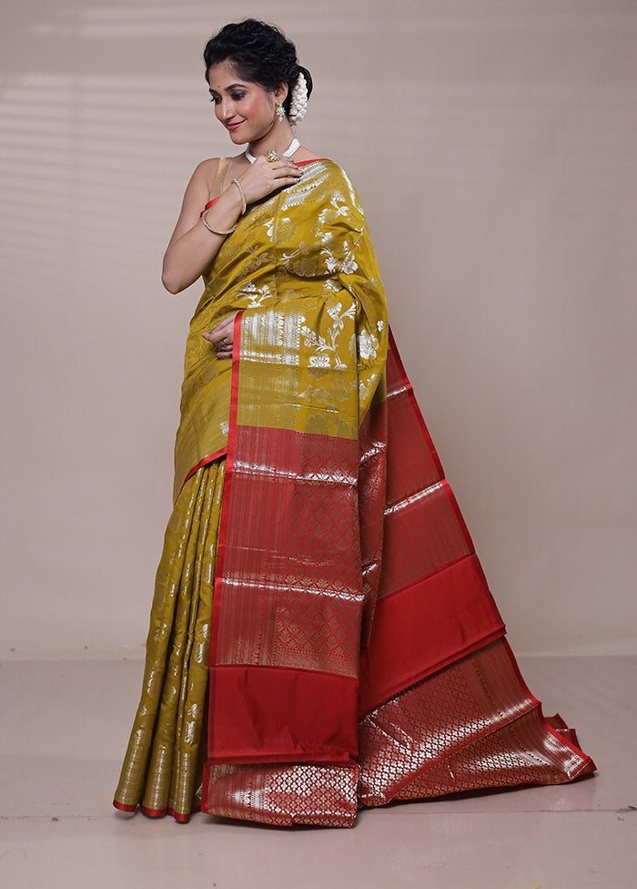 Green Dupion Silk Saree With Blouse Piece