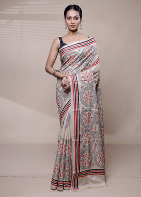 Cream Handloom Kantha Stitch Pure Silk Saree With Blouse Piece