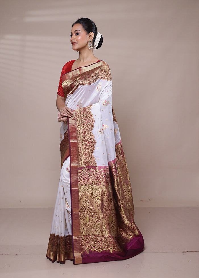 White Handloom Kanchipuram Pure Silk Saree With Blouse Piece