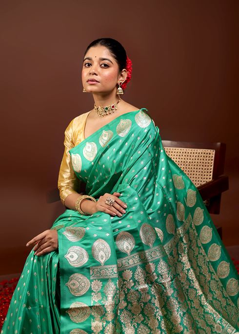 Green Handloom Banarasi Pure Silk Saree With Blouse Piece