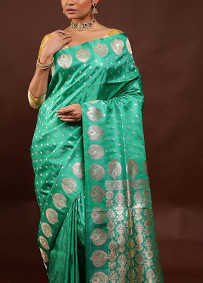 Green Handloom Banarasi Pure Silk Saree With Blouse Piece