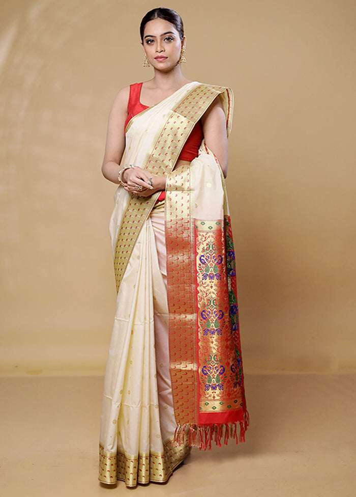 White Kanjivaram Silk Saree With Blouse Piece