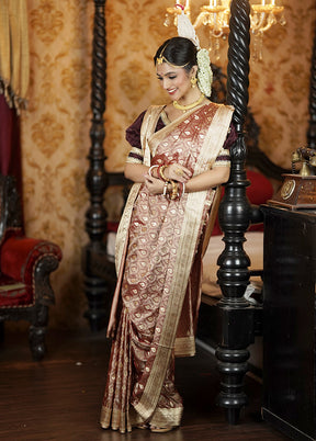 Cream Handloom Tanchoi Pure Silk Saree With Blouse Piece