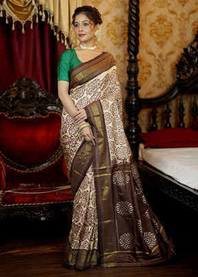 Cream Handloom Ikkat Pure Silk Saree With Blouse Piece