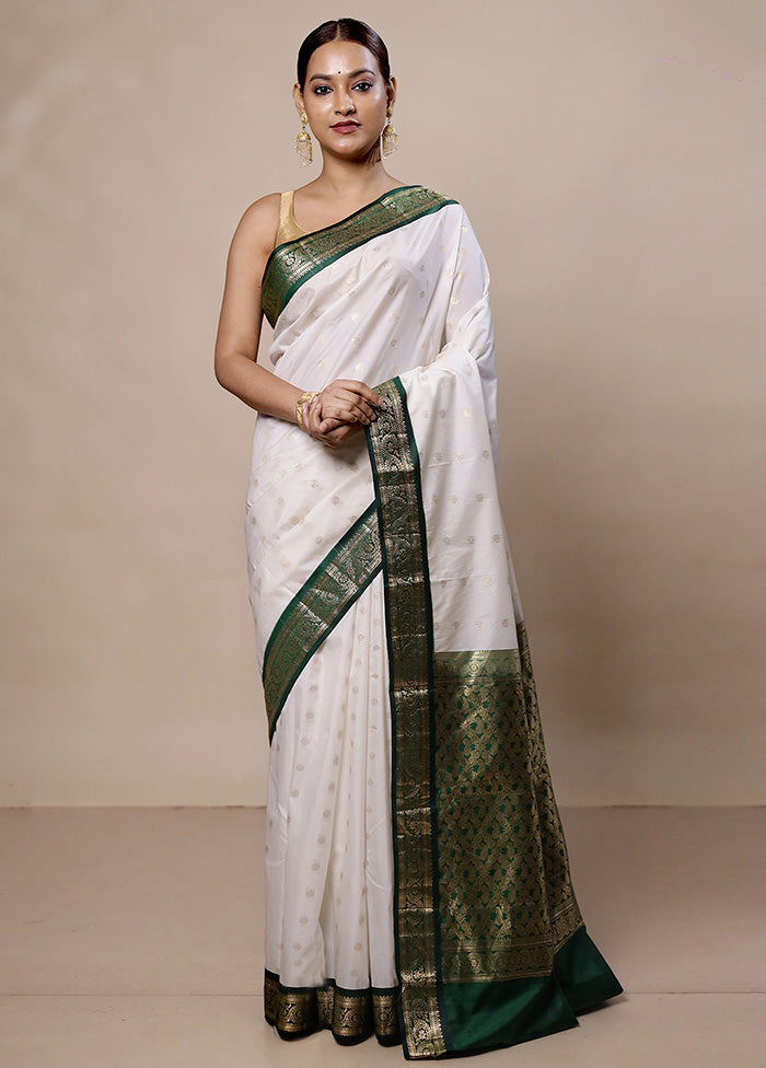 White Kanjivaram Silk Saree With Blouse Piece