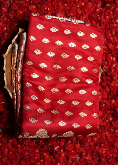 Red Handloom Banarasi Pure Silk Saree With Blouse Piece