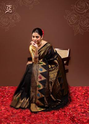 Black Gadwal Pure Silk Saree Without Blouse Piece