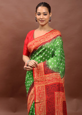 Green Printed Pure Silk Saree Without Blouse Piece