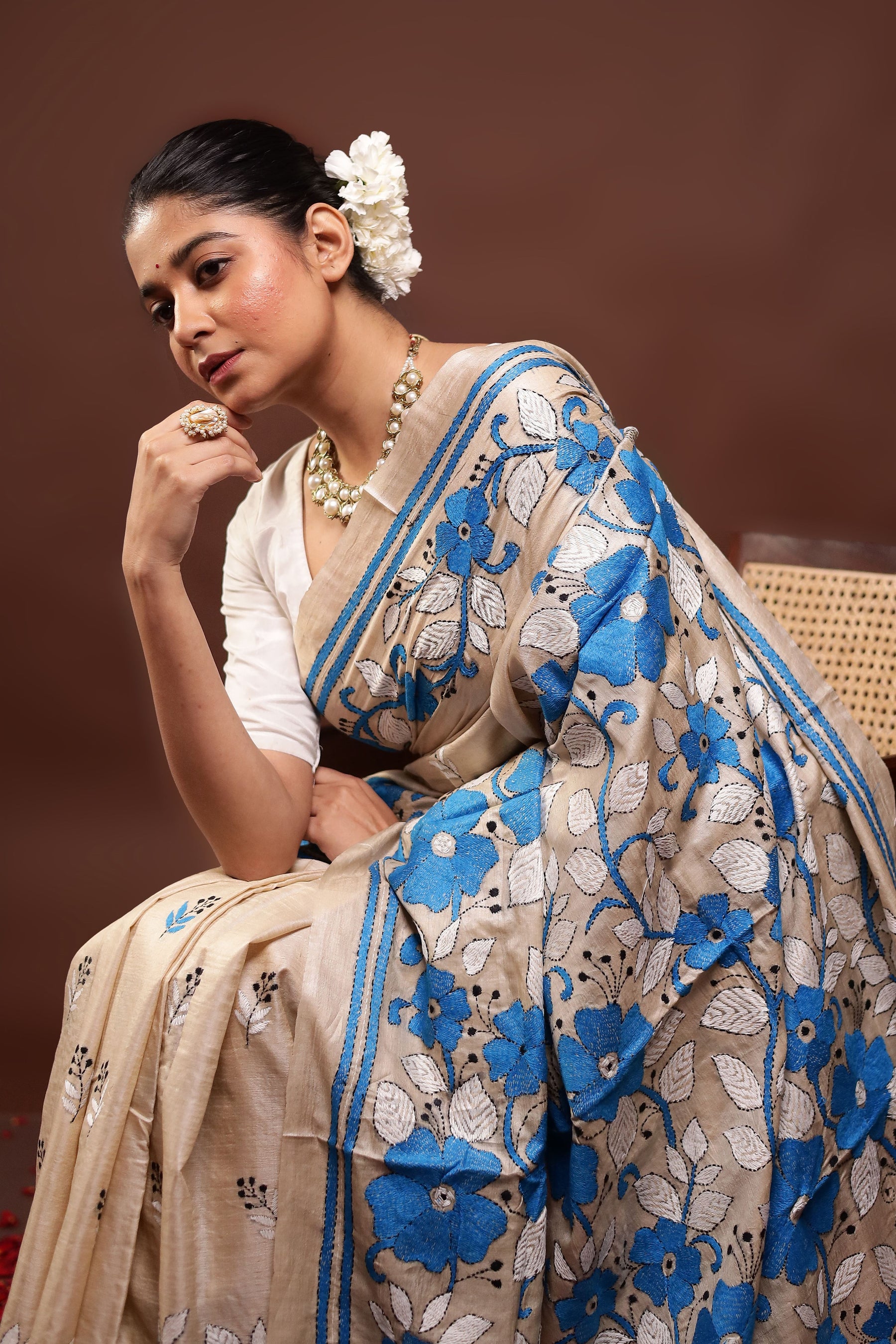 Cream Handloom Kantha Stitch Pure Silk Saree With Blouse Piece