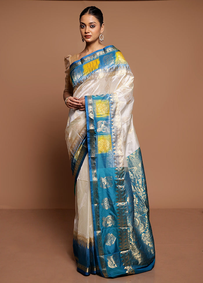 White Handloom Kanjivaram Pure Silk Saree With Blouse Piece