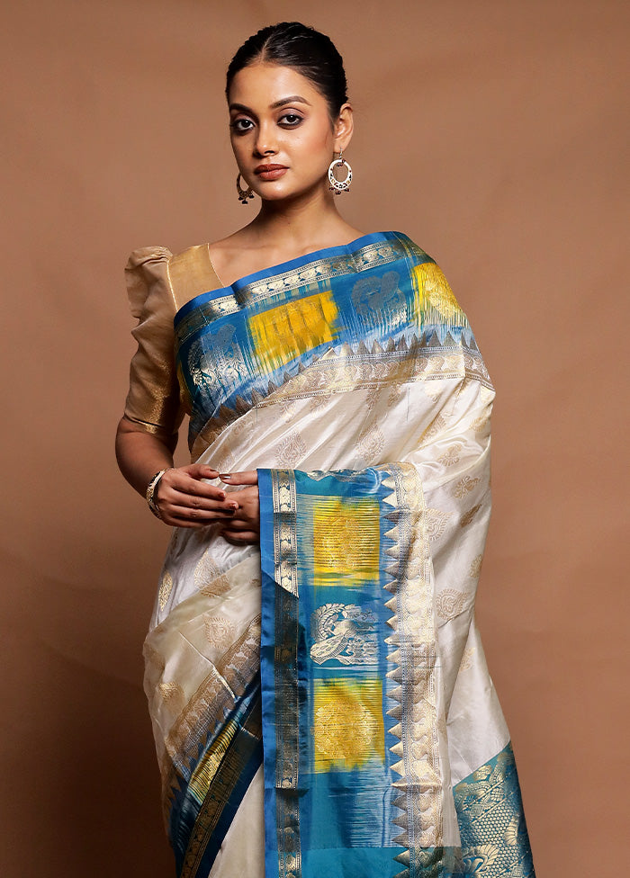 White Handloom Kanjivaram Pure Silk Saree With Blouse Piece