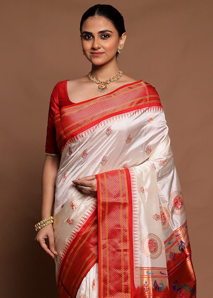 White Handloom Kanchipuram Pure Silk Saree With Blouse Piece