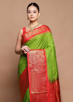 Green Gadwal Silk Saree Without Blouse Piece