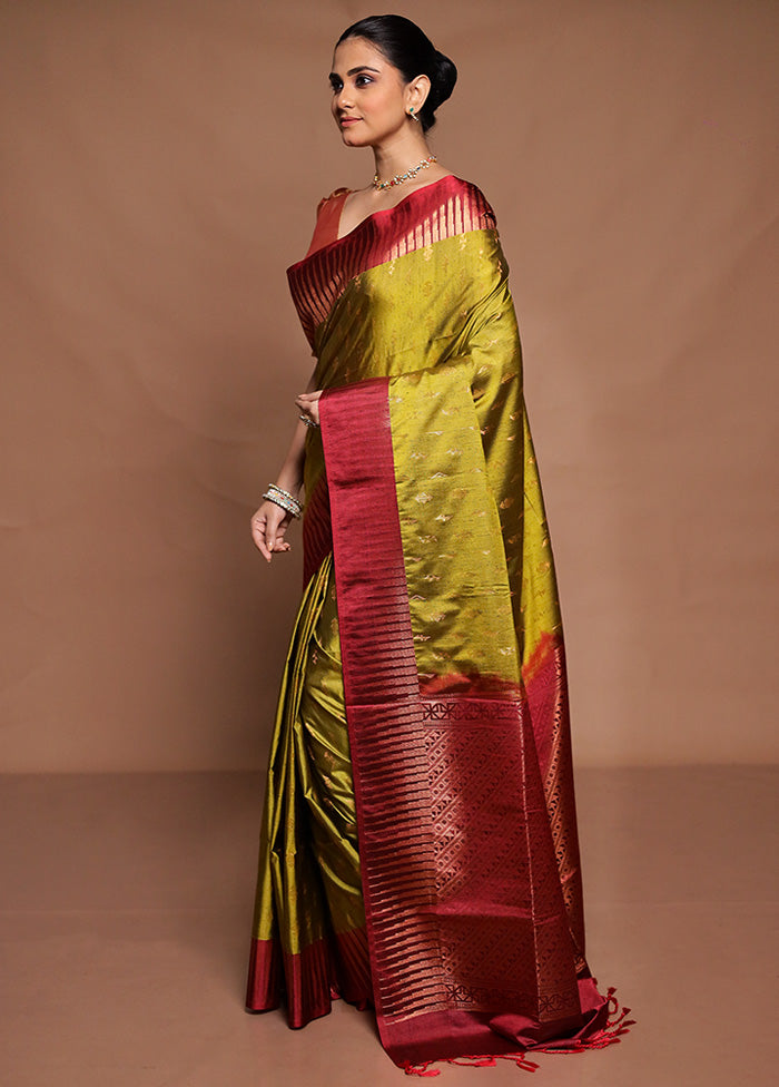 Green Dupion Silk Saree With Blouse Piece