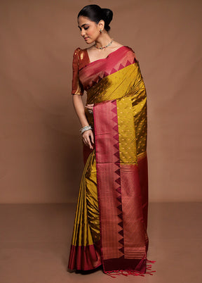 Green Dupion Silk Saree With Blouse Piece