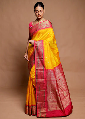 Yellow Handloom Kanjivaram Pure Silk Saree With Blouse Piece