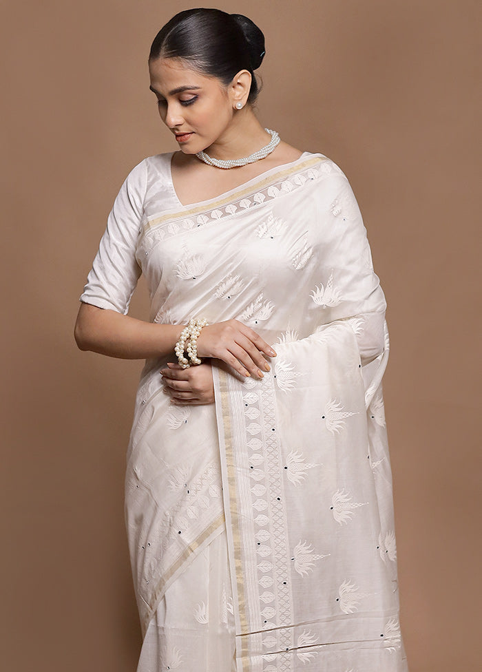 White Handloom Tussar Pure Silk Saree With Blouse Piece