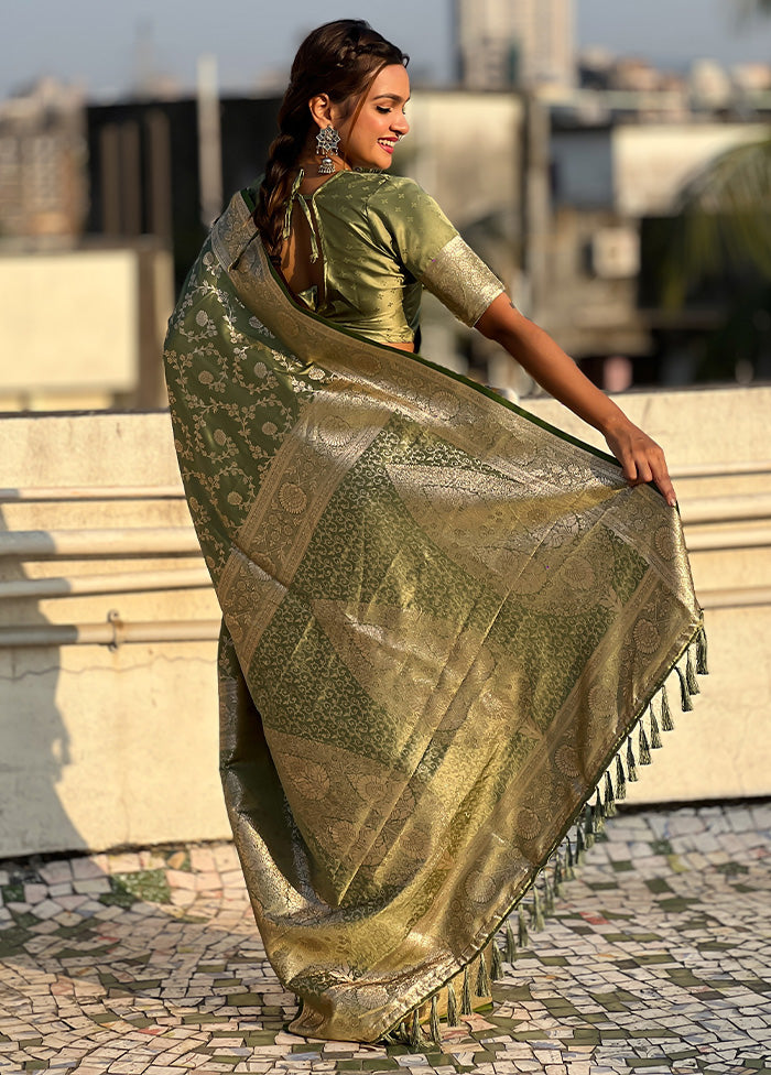 Green Banarasi Silk Saree With Blouse Piece