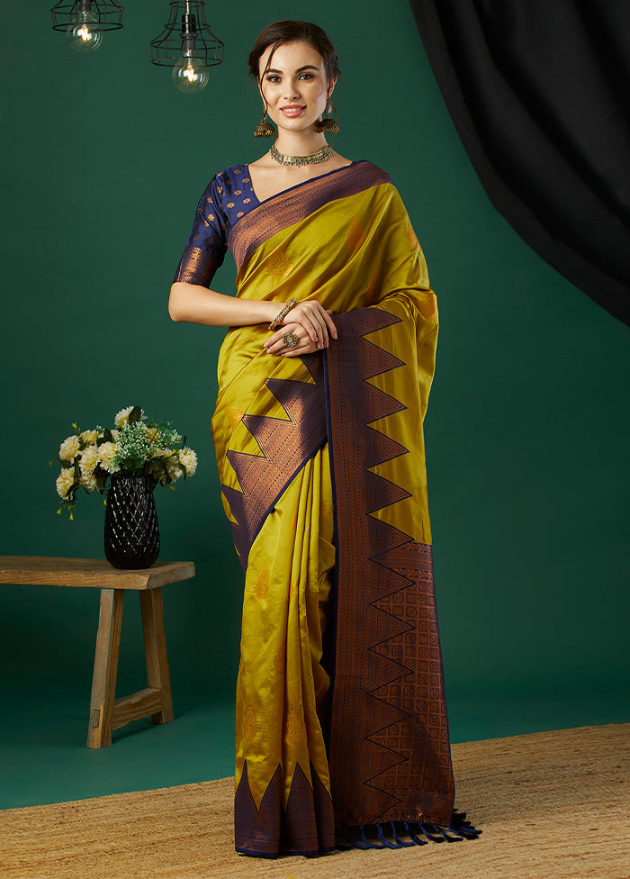 Parrot Green Banarasi Silk Saree With Blouse Piece