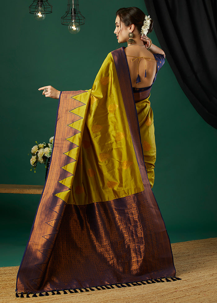 Parrot Green Banarasi Silk Saree With Blouse Piece