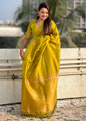 Green Spun Silk Saree With Blouse Piece