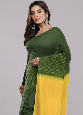 Green Pure Cotton Saree With Blouse Piece