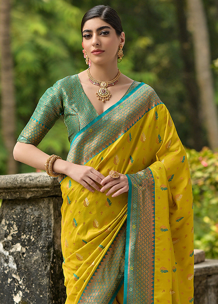 Lemon Banarasi Silk Saree With Blouse Piece