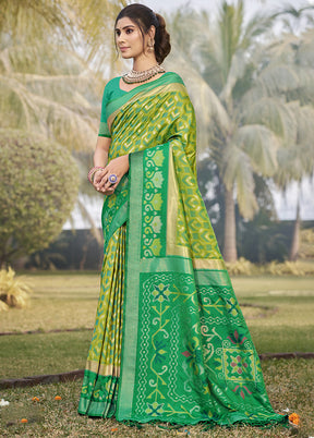 Green Spun Silk Saree With Blouse Piece