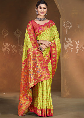 Green Spun Silk Saree With Blouse Piece